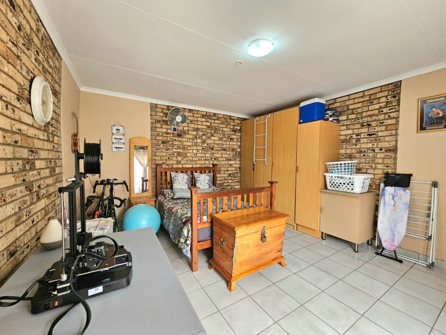 3 Bedroom Property for Sale in Miederpark North West